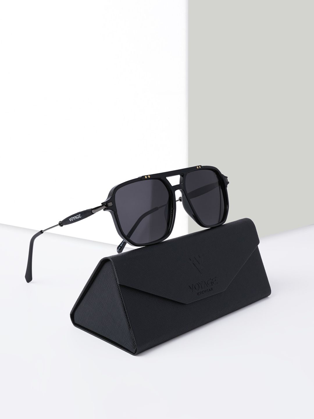 

Voyage Unisex Wayfarer Sunglasses with Polarised and UV Protected Lens, Black