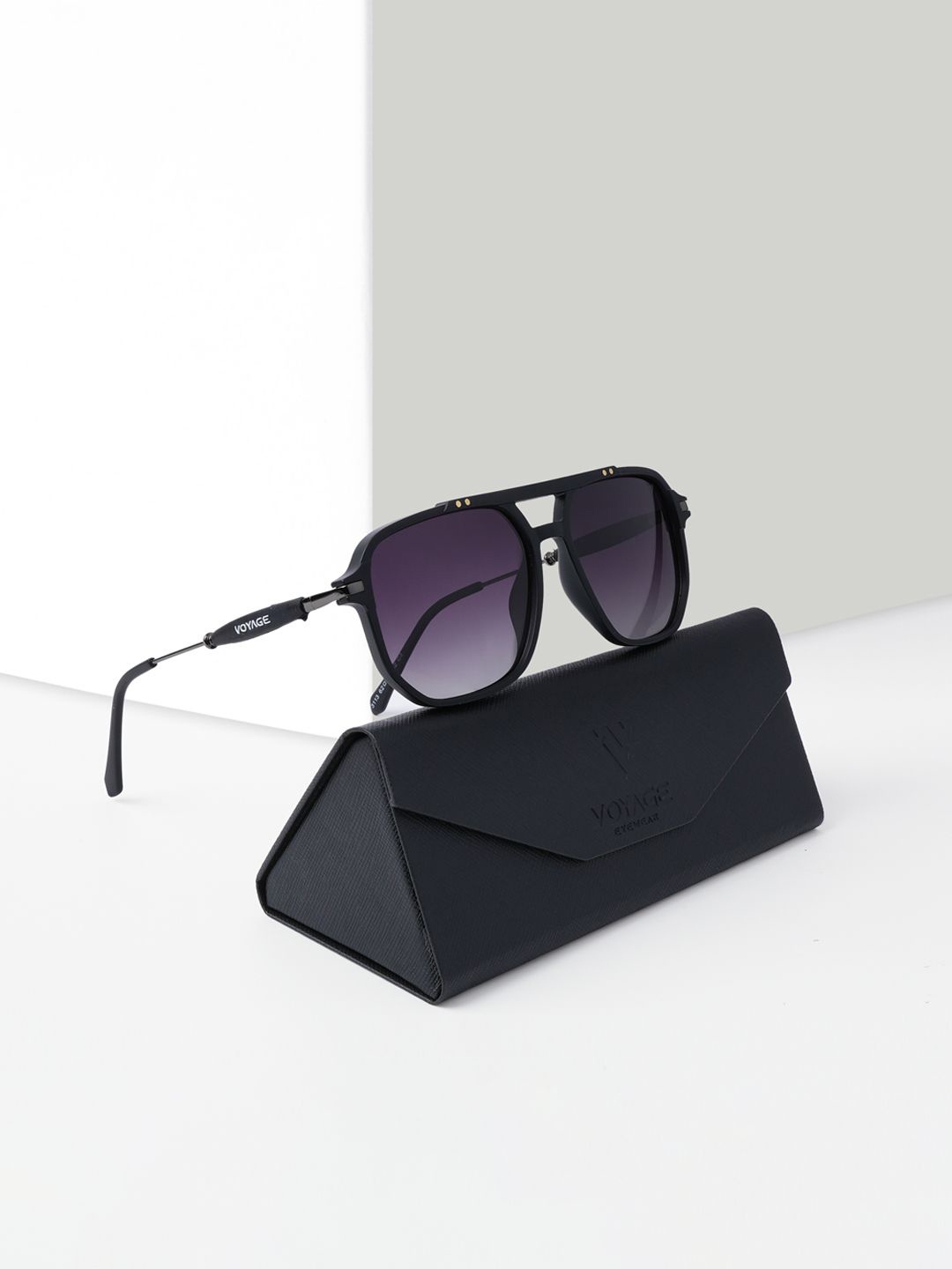 

Voyage Unisex Wayfarer Sunglasses with Polarised and UV Protected Lens, Black