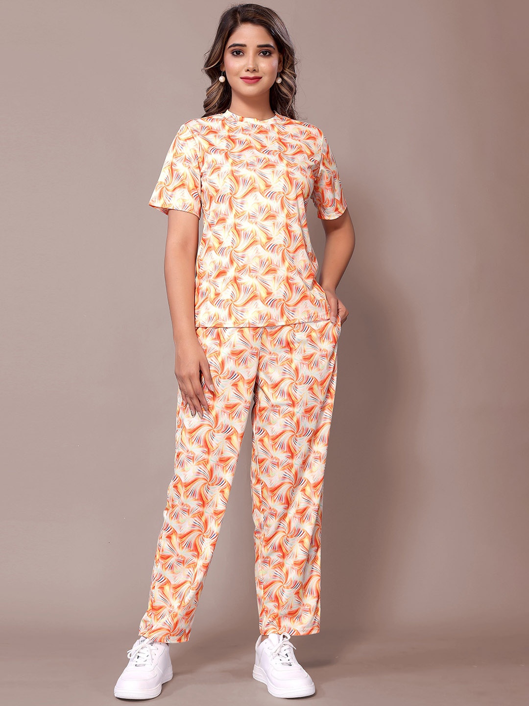 

Aardiva Women Printed T-shirt with Trousers, White