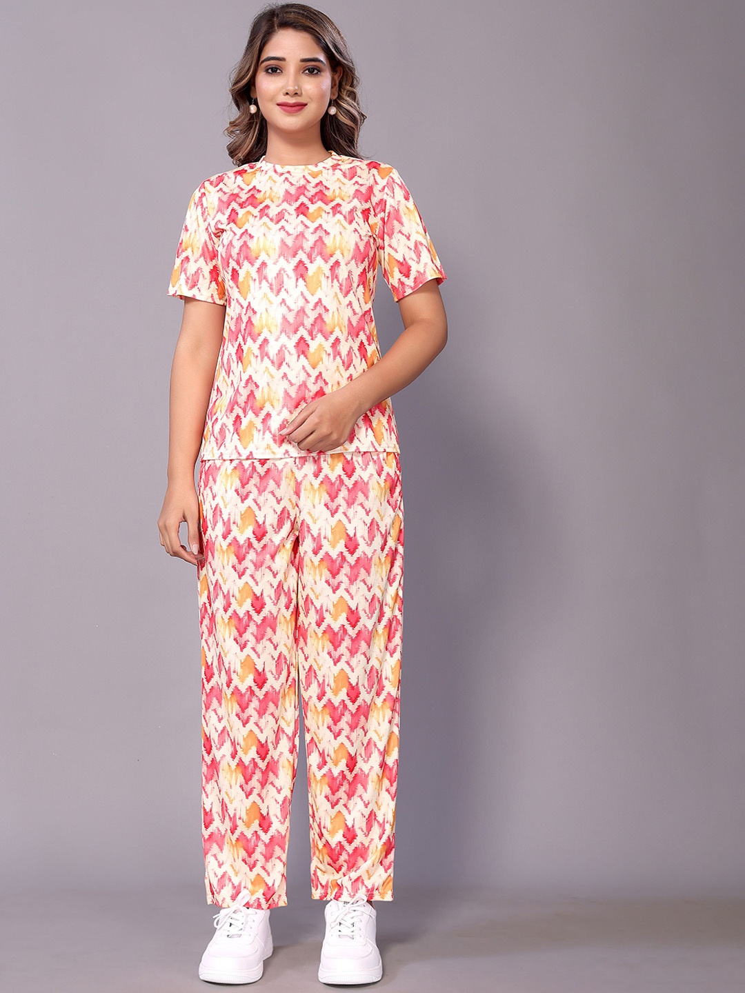 

Aardiva Printed T-shirt With Trousers Co-Ords, Pink