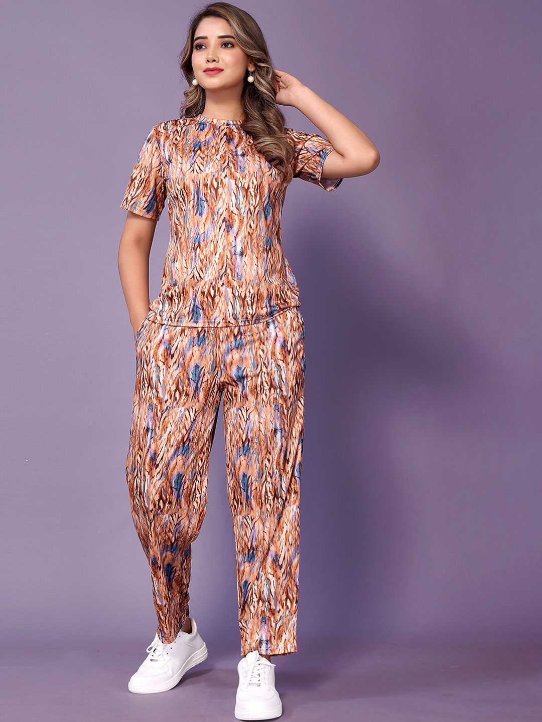 

Aardiva Printed T-shirt With Trousers Co-Ords, Brown