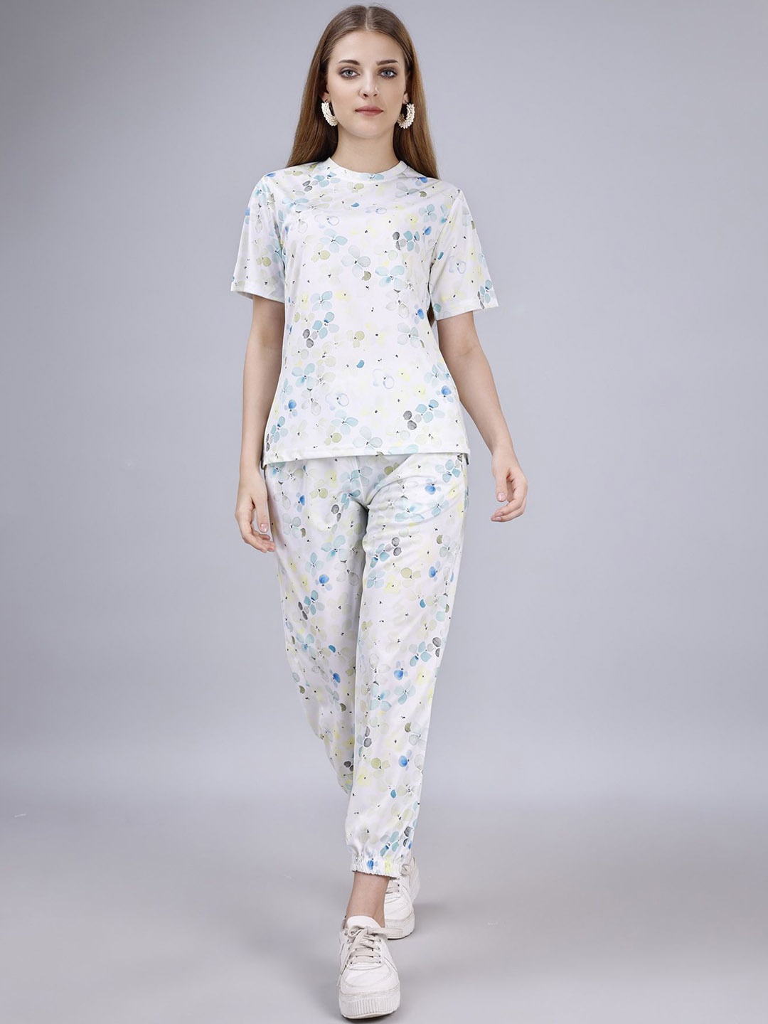 

Aardiva Printed T-shirt With Joggers Co-Ords, Off white