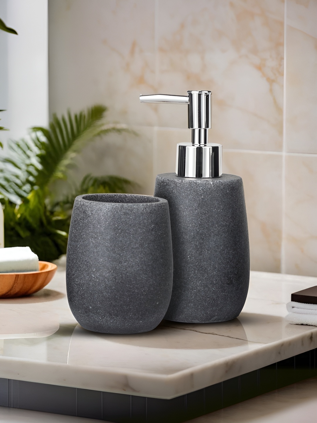 

The Better Home Black & Silver Toned 2 Pieces Bath Accessories Set