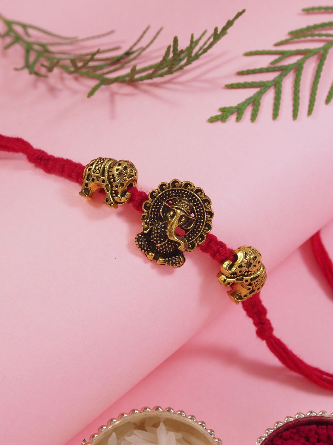 

I Jewels Lord Ganapti Thread Rakhis With Roli Chawal, Red
