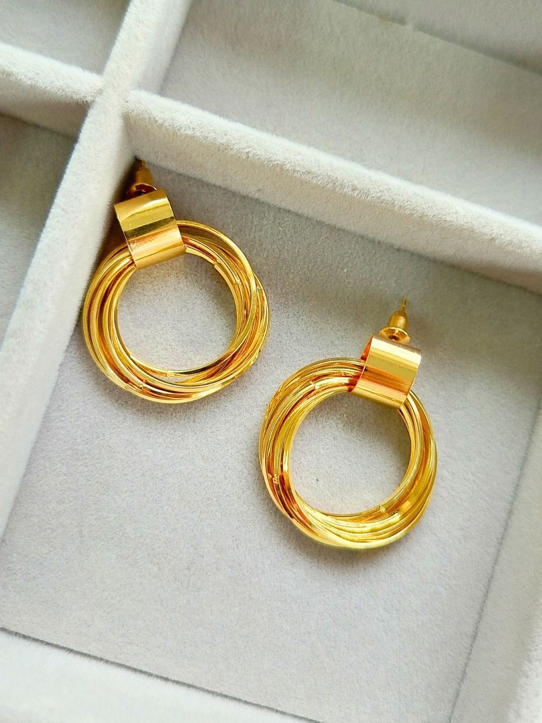 

DressBerry Gold Toned Gold Plated Stainless Steel Studs