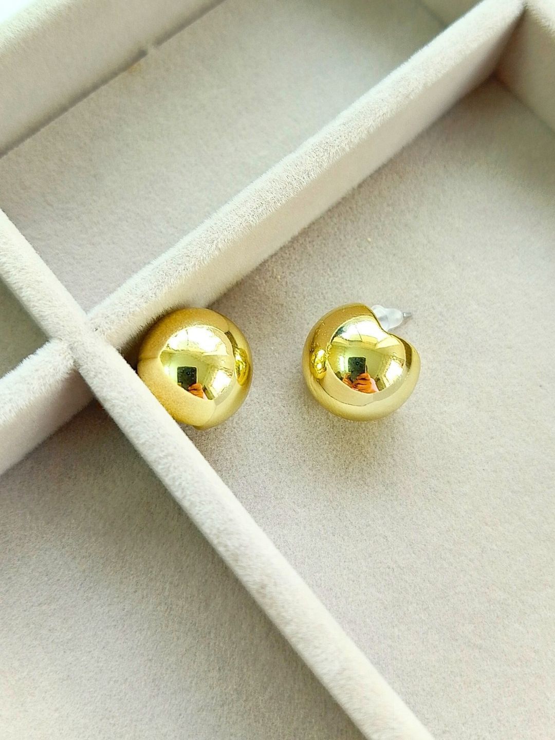 

DressBerry Gold Toned Gold Plated Stainless Steel Studs