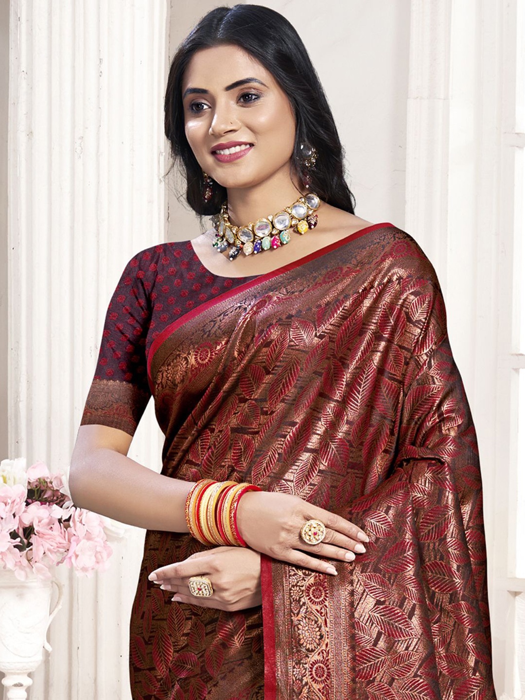 

Ishin Floral Zari Banarasi Saree, Maroon