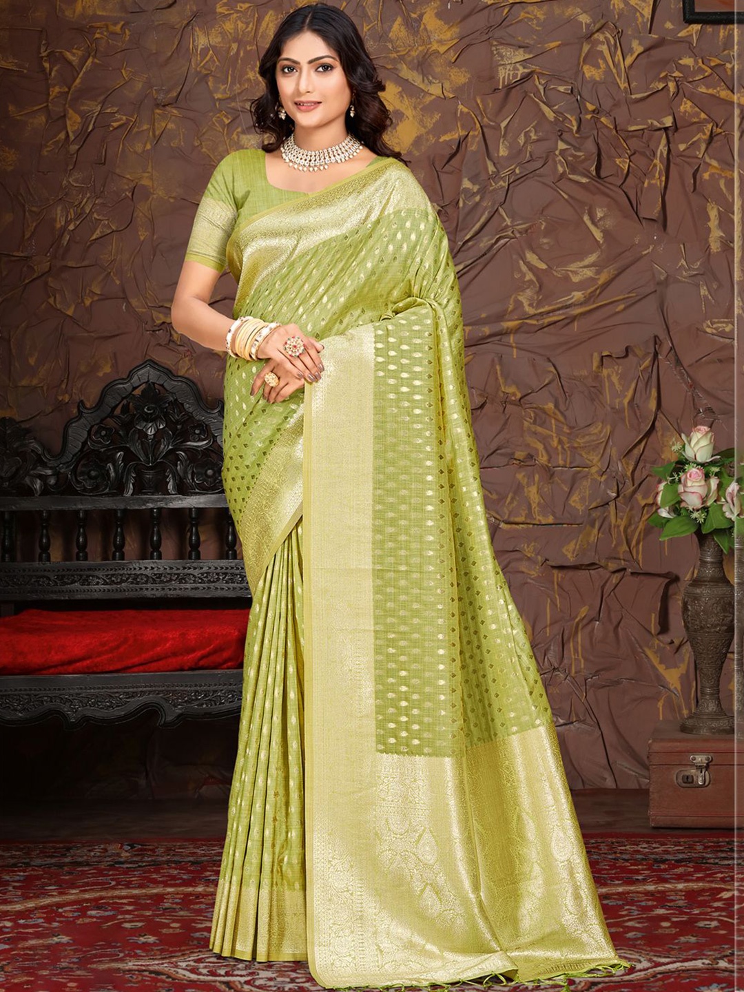 

Ishin Ethnic Motif Zari Woven Saree, Green