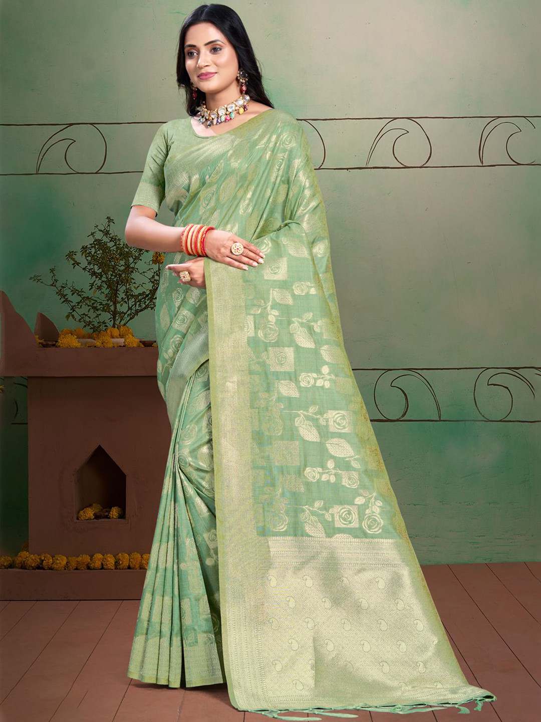

Ishin Woven Design Ethnic Motifs Zari Saree, Green