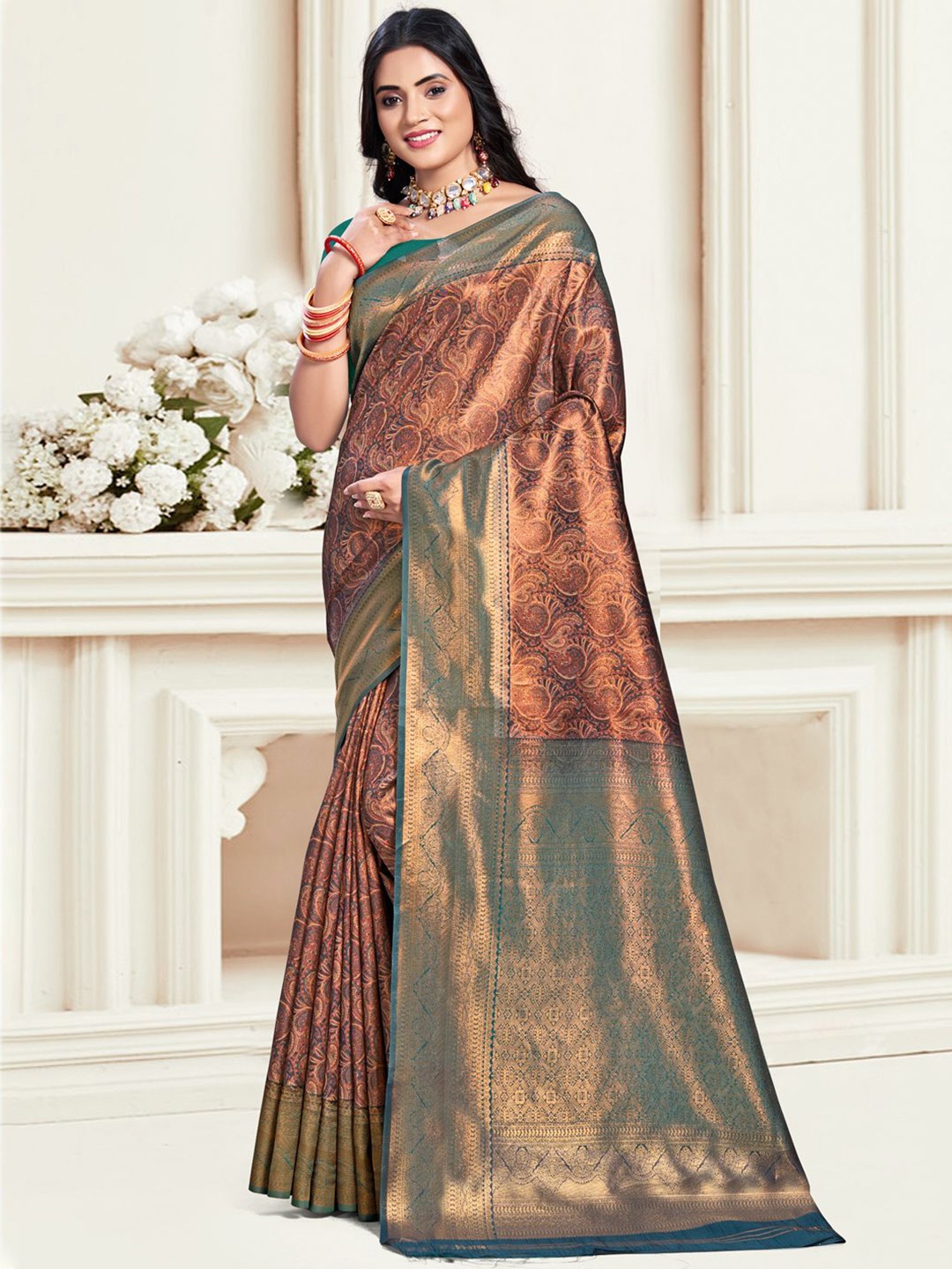 

shin Ethnic Motifs Woven Designed Zari Saree, Green