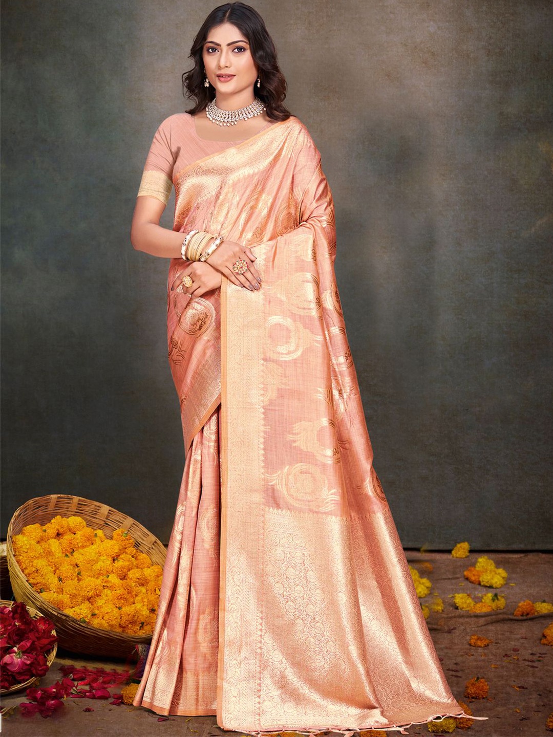 

Ishin Ethnic Motifs Zari Woven Saree, Peach
