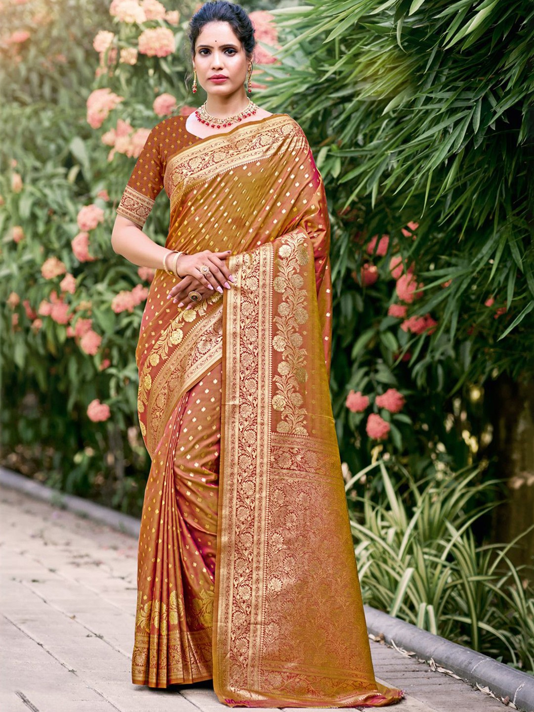 

Ishin Woven Design Zari Saree, Brown