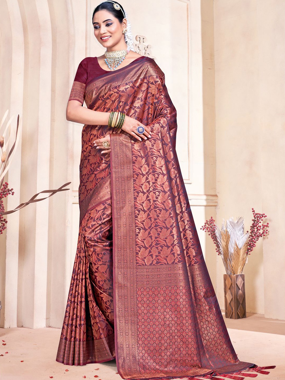

Ishin Ethnic Motif Zari Woven Banarasi Saree, Maroon
