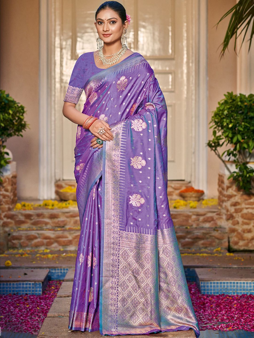 

Ishin Ethnic Motif Zari Woven Saree with Blouse, Lavender