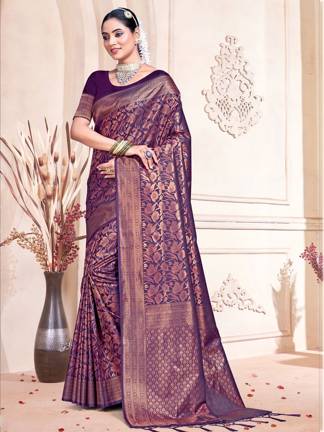 

Ishin Ethnic Motif Zari Woven Banarasi Saree, Purple