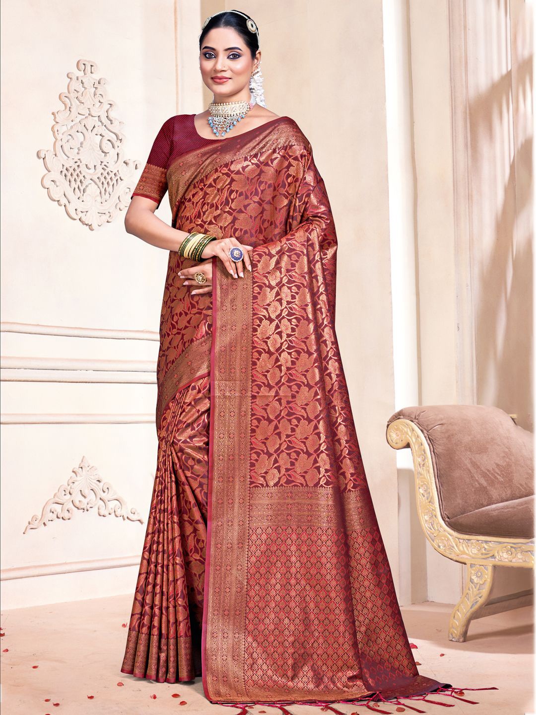 

Ishin Woven Design Zari Banarasi Saree With Blouse Piece, Red