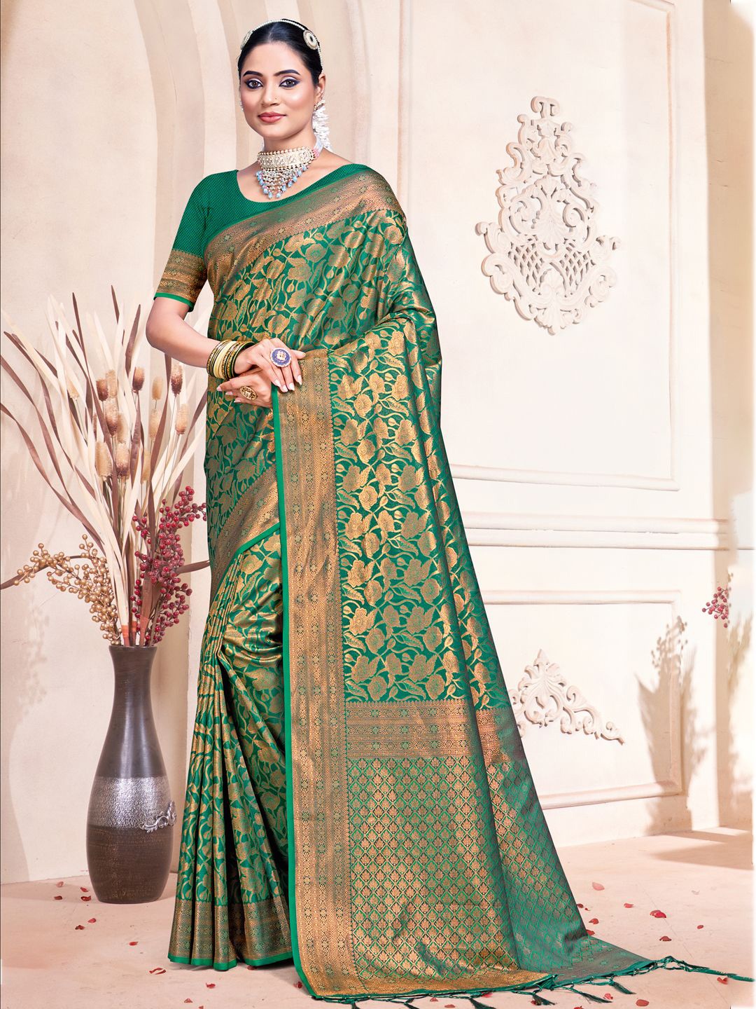

Ishin Woven Design Zari Banarasi Saree, Green