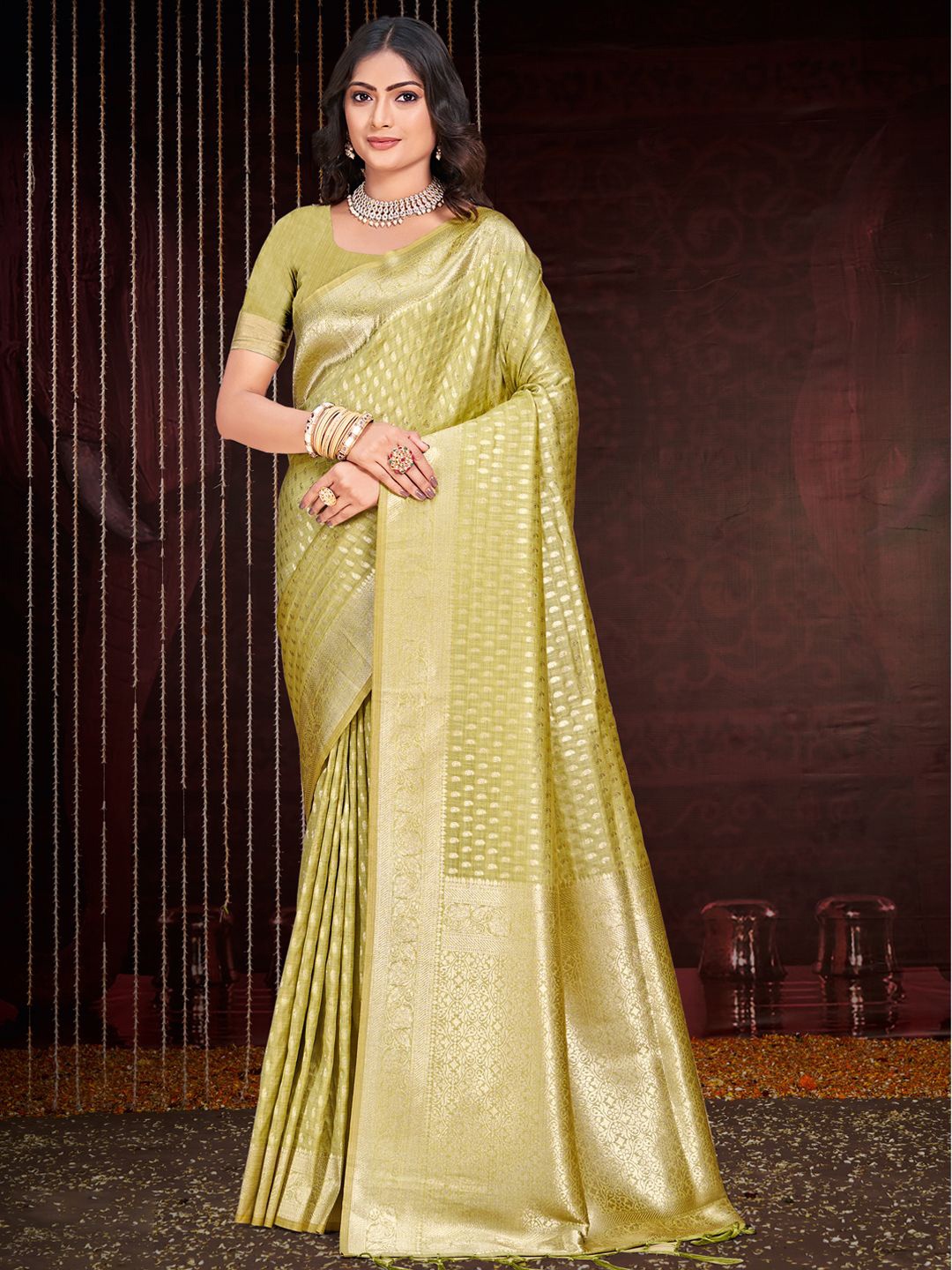 

Ishin Ethnic Motifs Woven Designed Zari Saree, Green