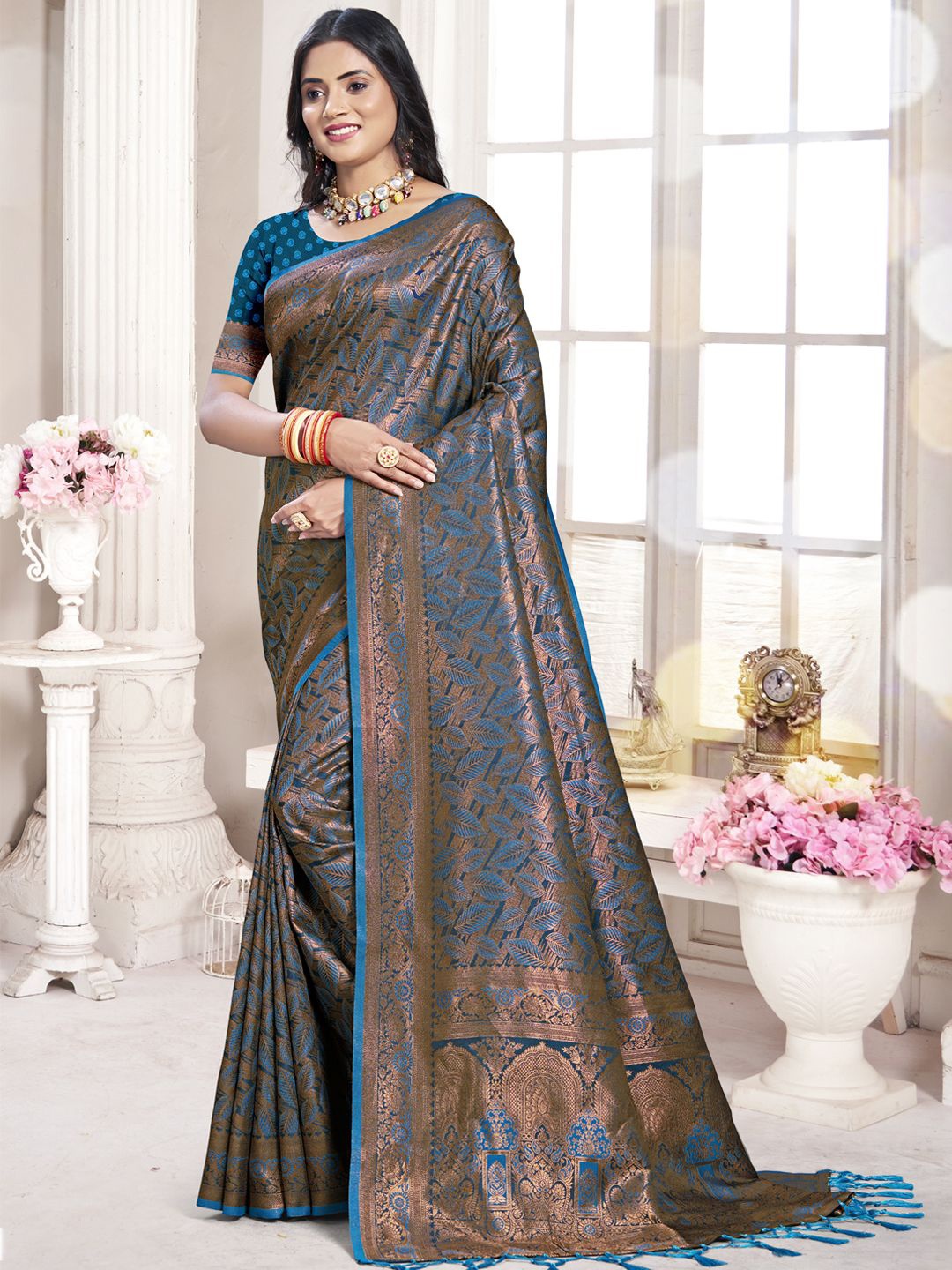 

Ishin Ethnic Motif Zari Woven Banarasi Saree, Blue