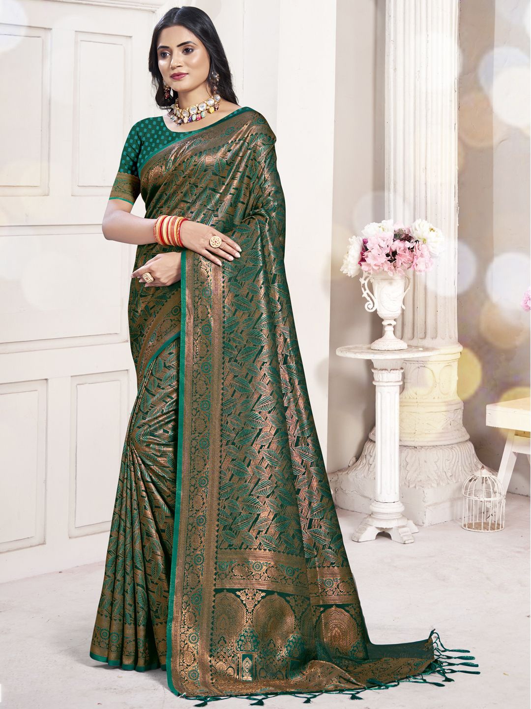 

Ishin Ethnic Motif Zari Woven Banarasi Saree, Green