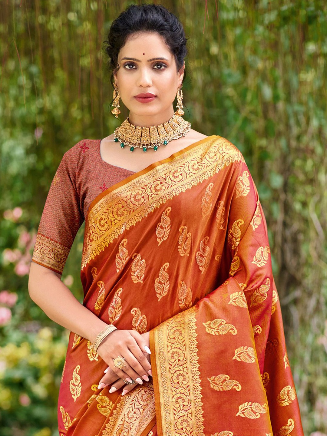 

Ishin Ethnic Motif Zari Woven Saree, Rust