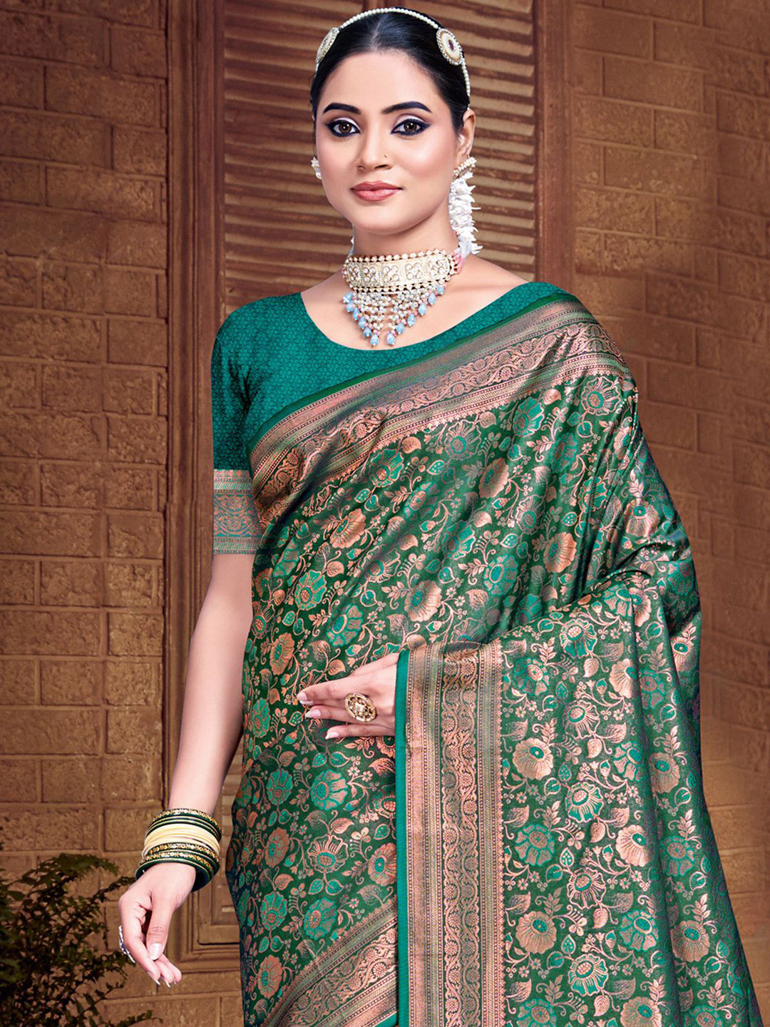 

Ishin Woven Design Zari Banarasi Saree, Green