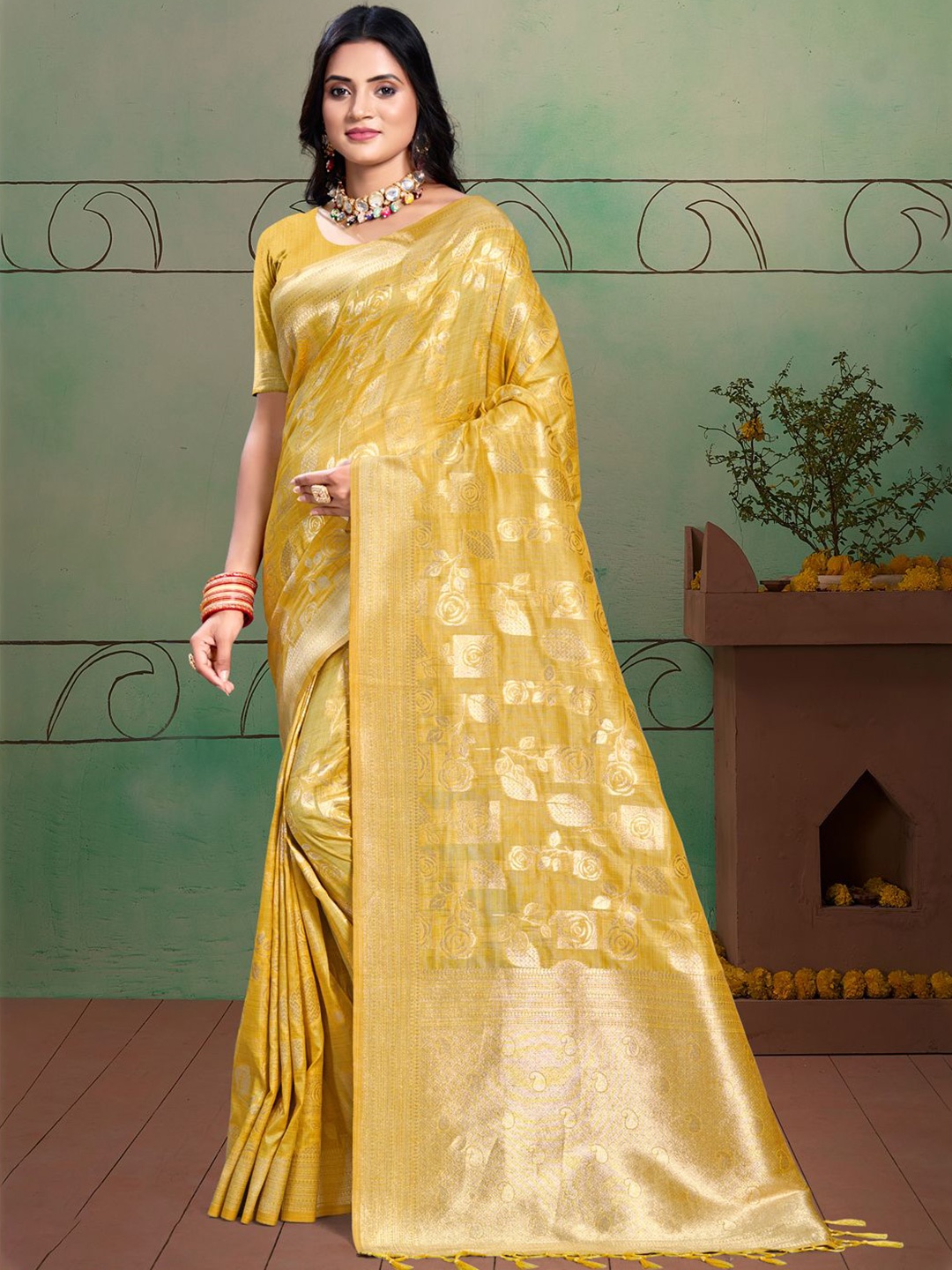 

Ishin Ethnic Motifs Zari Woven Tassel Saree, Yellow
