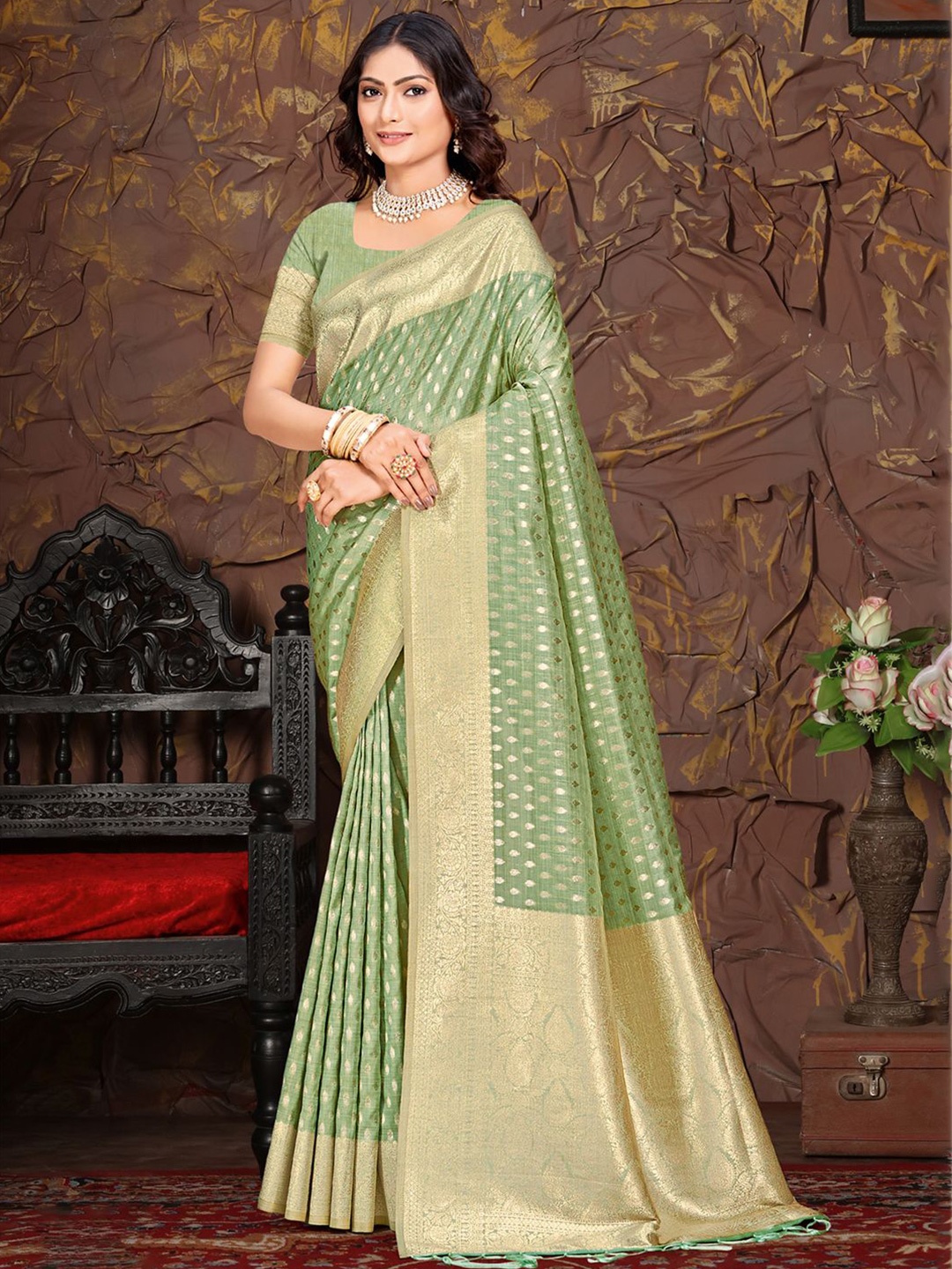 

Ishin Woven Design Zari Saree With Blouse Piece, Green