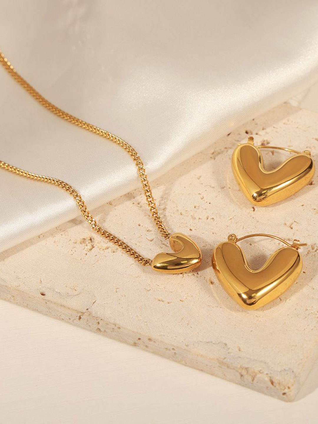 

PALMONAS Gold-Plated Circular Hoop Earrings
