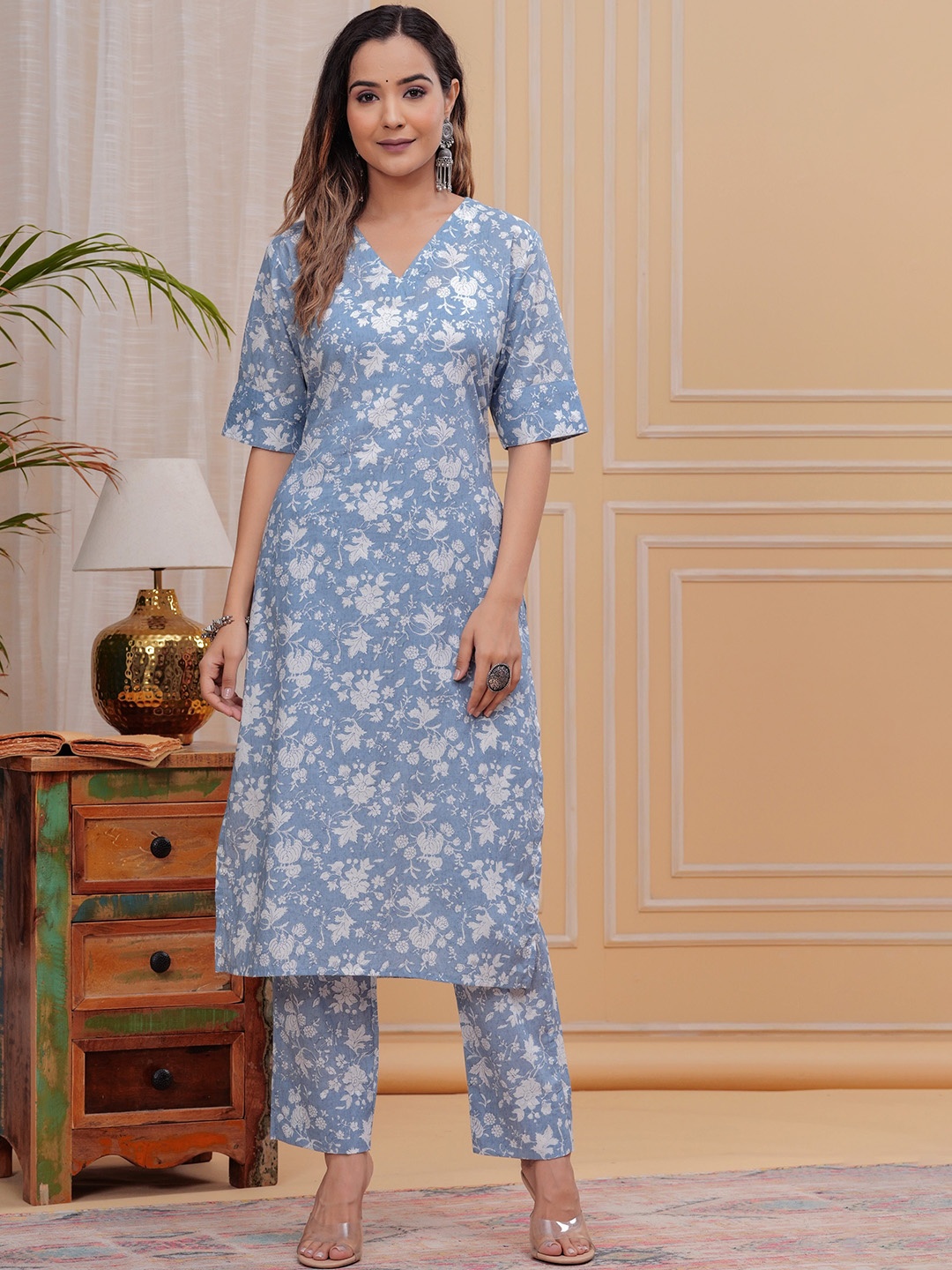 

Chaukas Floral Printed Pure Cotton Straight Kurta with Palazzos, Blue