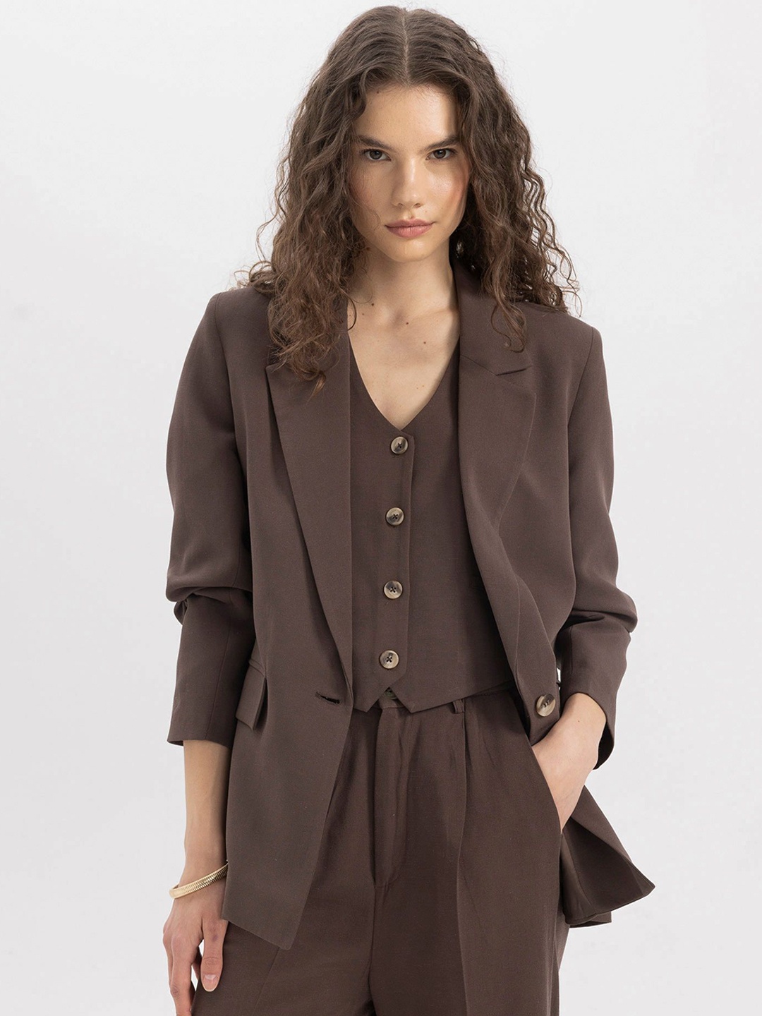 

DeFacto Notched Lapel Long Sleeves Formal Single Breasted Blazer, Brown