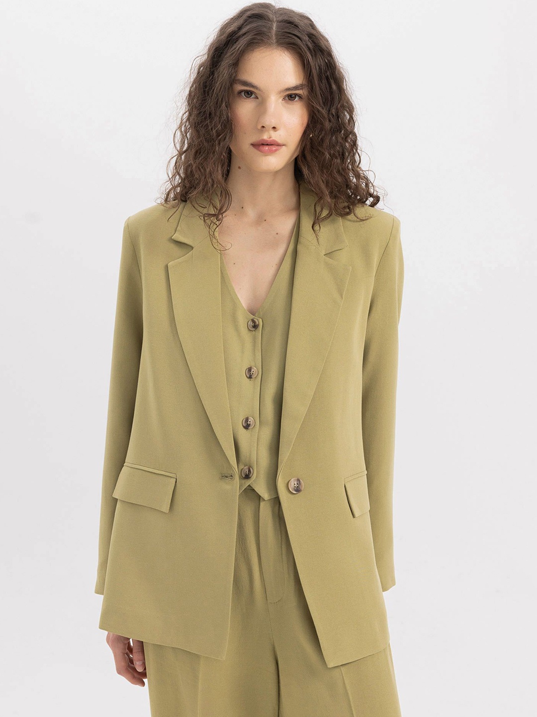 

DeFacto Notched Lapel Long Sleeves Formal Single Breasted Blazer, Olive