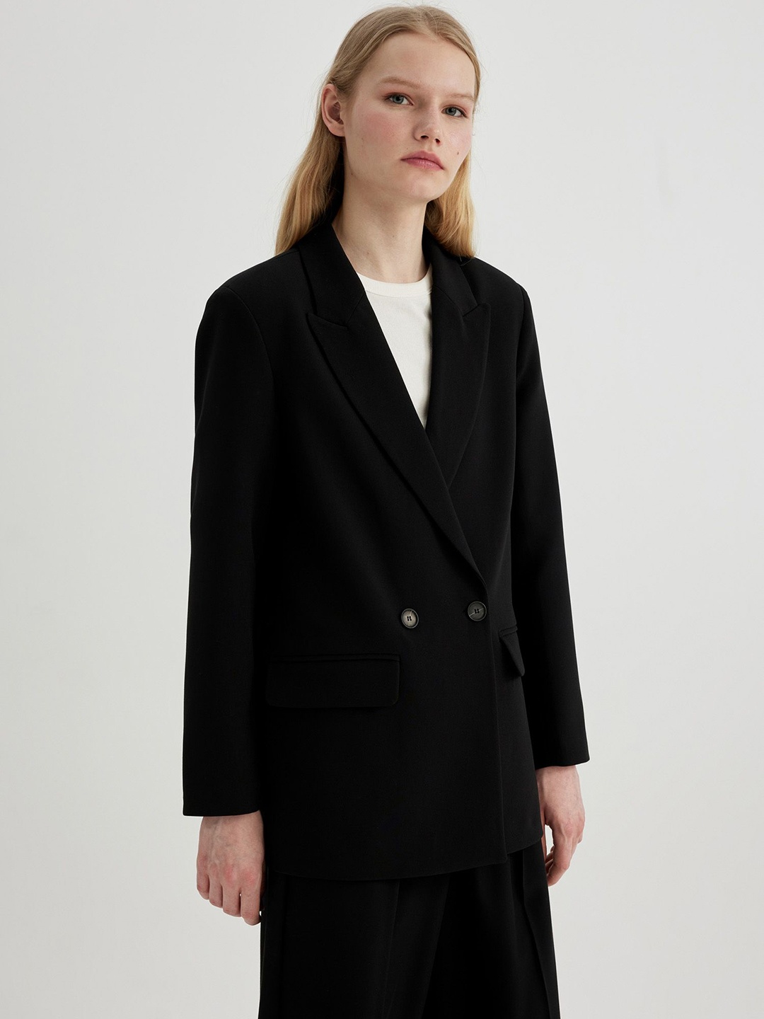 

DeFacto Notched Lapel Long Sleeves Formal Double-Breasted Blazer, Black