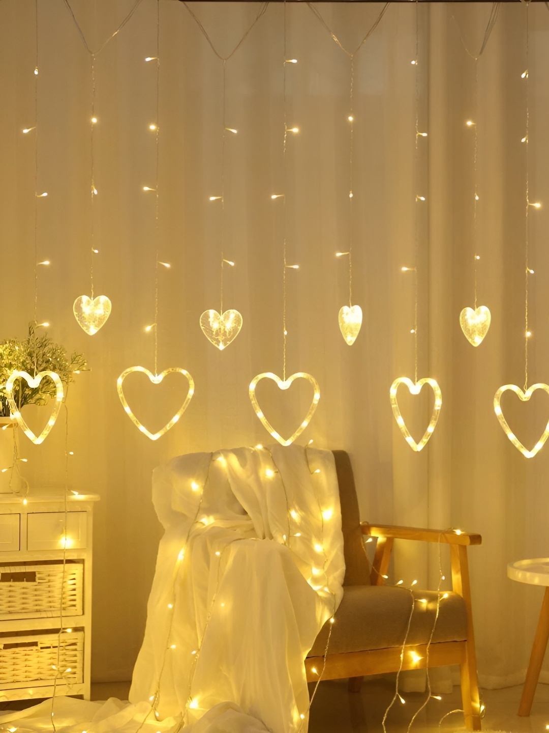 

ENORMITY Yellow Heart Shaped LED String Lights, Gold