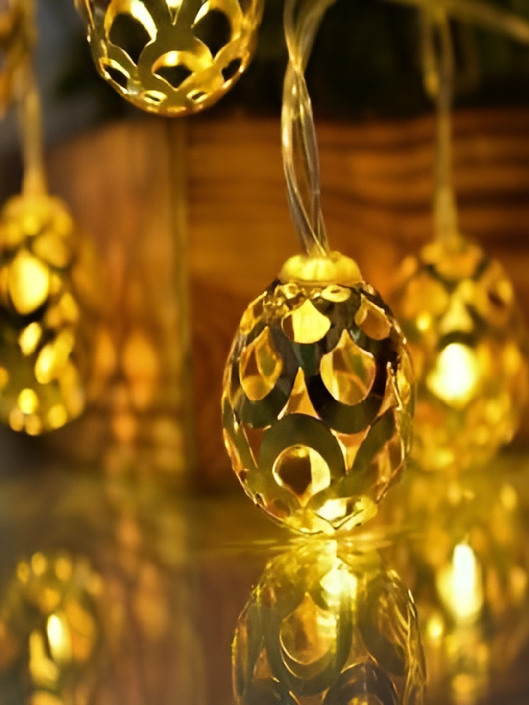 

ENORMITY Gold Toned Bulb Shape String Lights