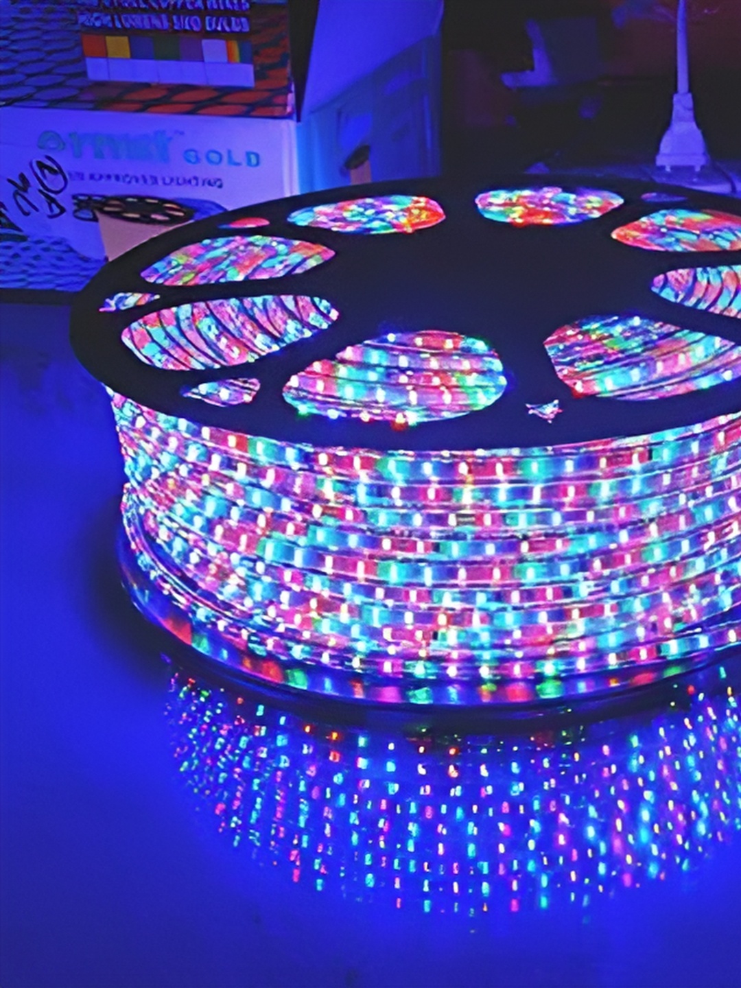 

ENORMITY Yellow & Blue LED Rice Shape String Lights