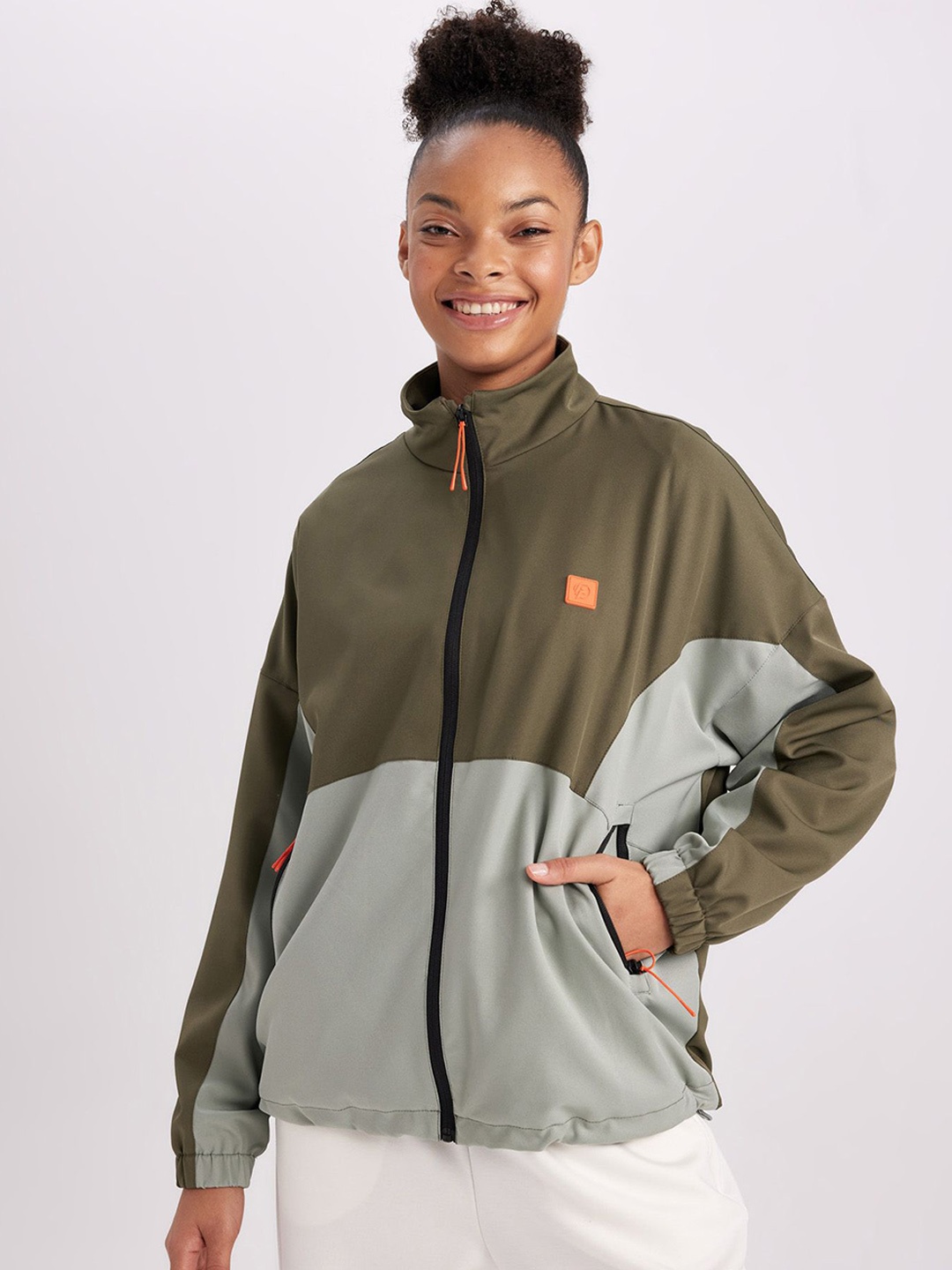 

DeFacto Women Colourblocked Sporty Jacket with Embroidered, Green