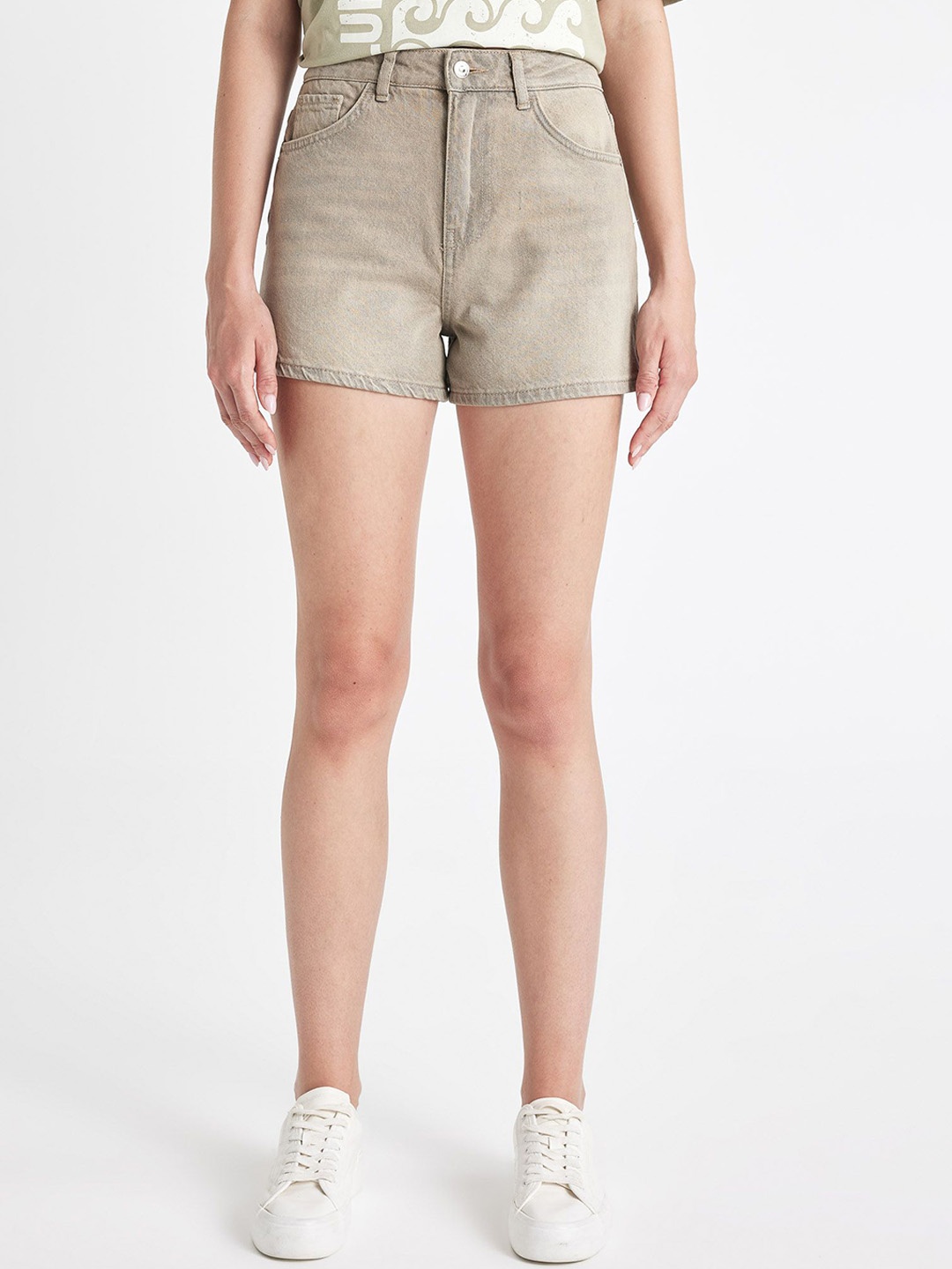 

DeFacto Women Mid-Rise Shorts, Brown