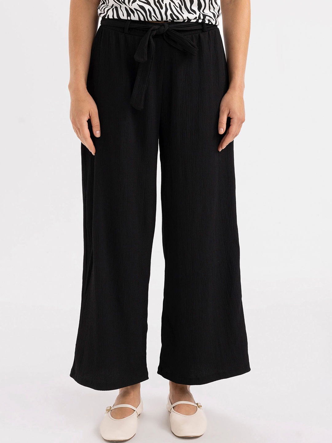 

DeFacto Women Flared Mid-Rise Trousers, Na