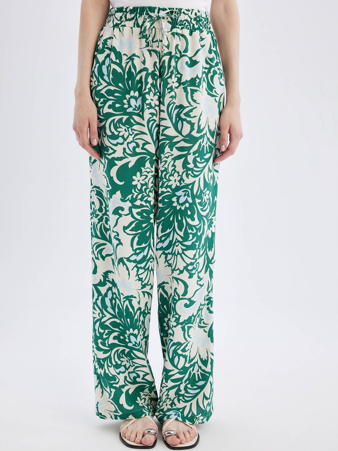 

DeFacto Women Regular Fit Parallel Trousers, White