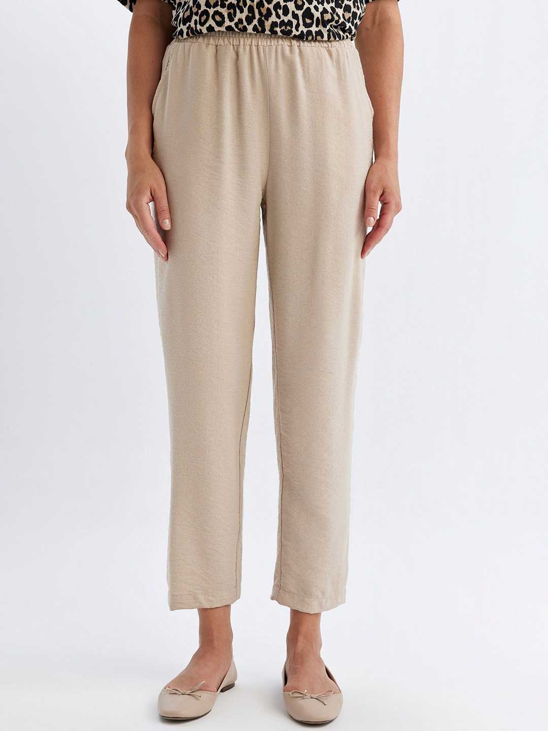

DeFacto Women Regular Fit Trousers, Beige