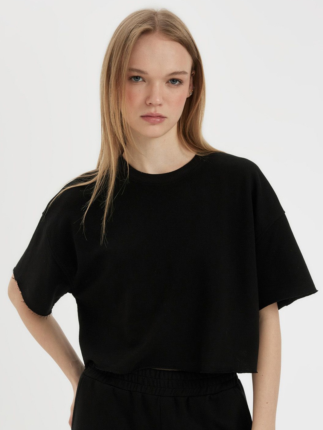 

DeFacto Women Solid T-shirt, Black