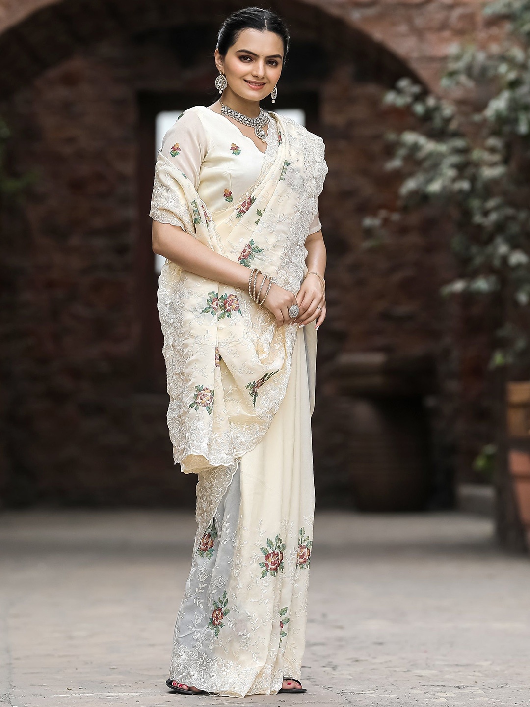 

MySilkLove Embellished Embroidered Pure Chiffon Saree, Cream