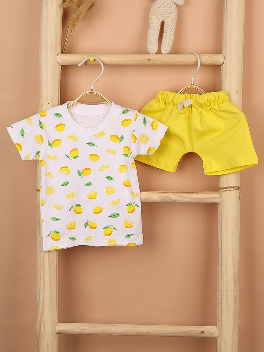 

Moms Home Kids Fruits Printed Roun Neck Pure Cotton T-shirt with Shorts, Yellow