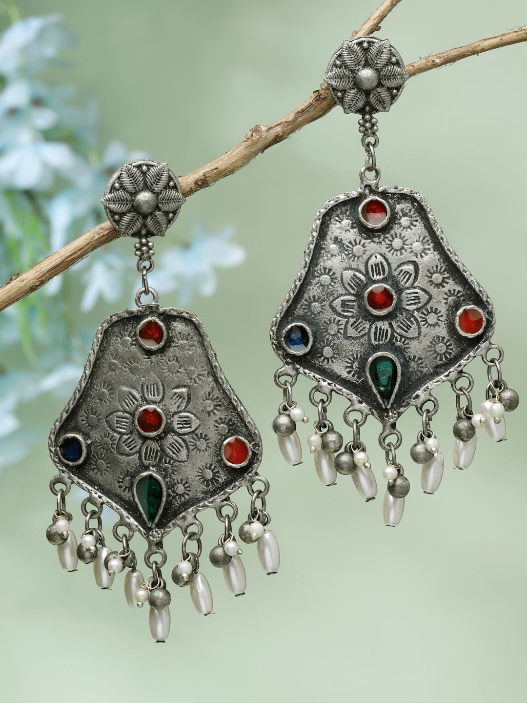 

Moedbuille Silver-Plated Pearls Beaded Contemporary Drop Earrings