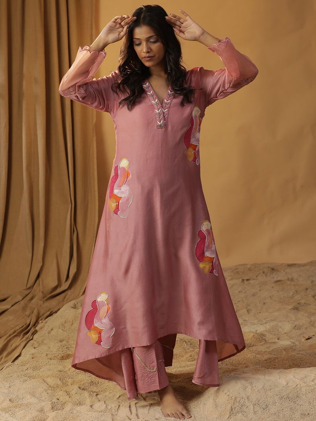 

ARPITA SULAKSHANA Abstract Printed Beads & Stones Chanderi Silk A-Line Kurta With Trousers, Mauve