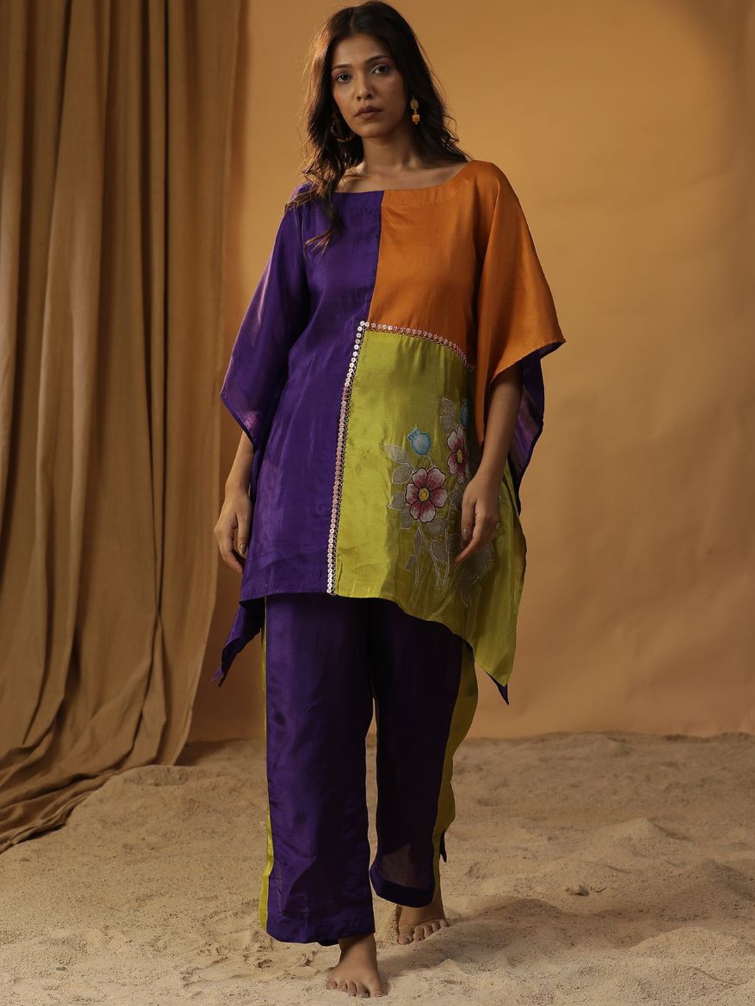 

ARPITA SULAKSHANA Colourblocked Round Neck Kaftan Tunic With Trousers, Purple