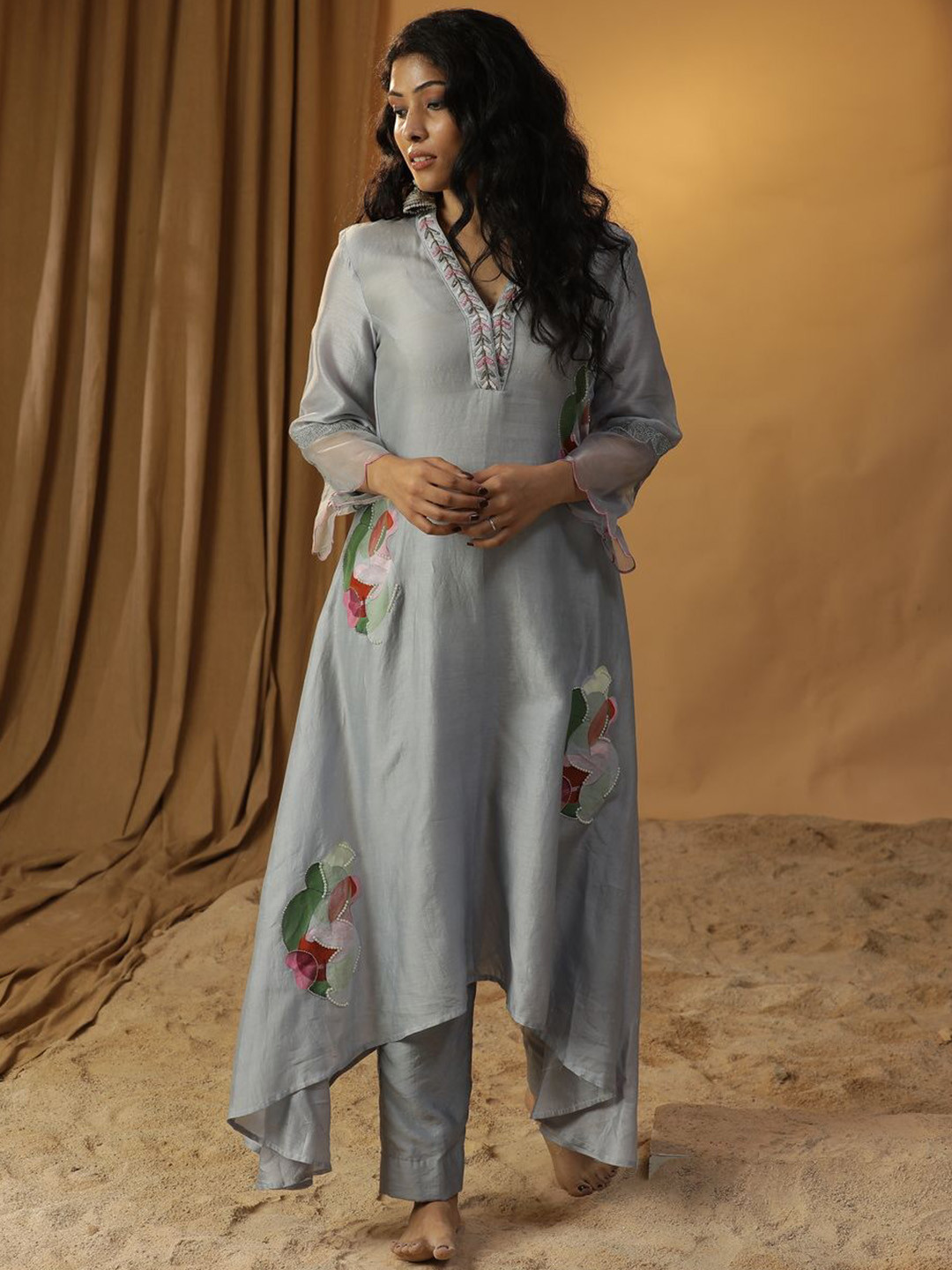 

ARPITA SULAKSHANA Ethnic Motifs Embroidered Chanderi Silk A-Line Kurta With Trousers, Blue
