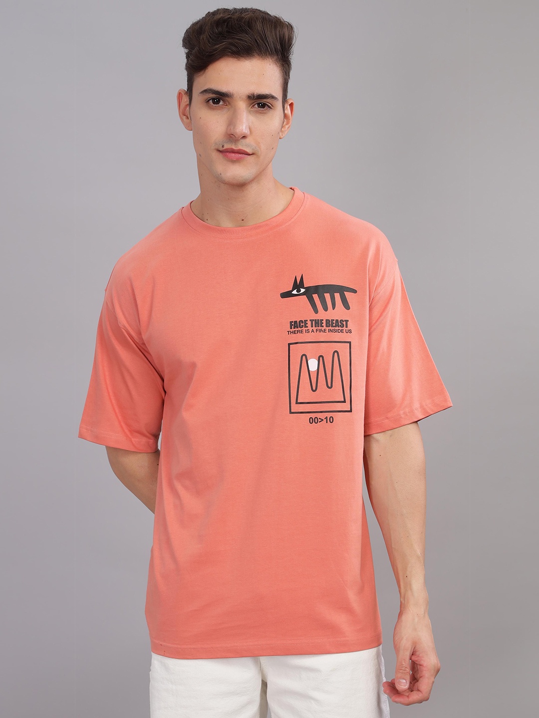 

TOMHIDDLE Men Solid Typography Printed Applique T-shirt, Rust