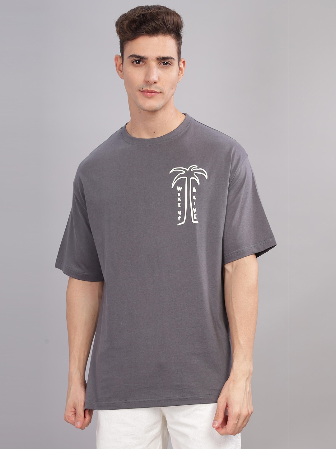 

TOMHIDDLE Men Typography Printed Monochrome Raw Edge T-shirt, Grey
